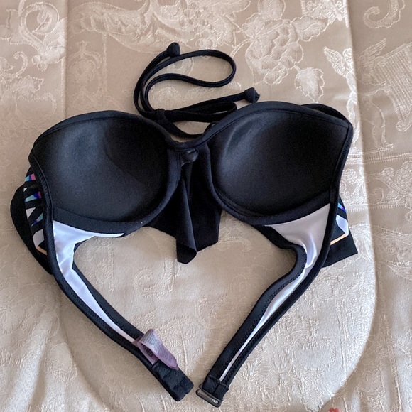 PINK by Victoria Secret frilly flattering v-line bathing suit bikini top - Picture 2 of 2